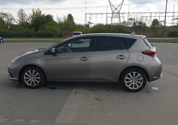 Toyota Auris cena 53505 przebieg: 144000, rok produkcji 2016 z Warszawa małe 121